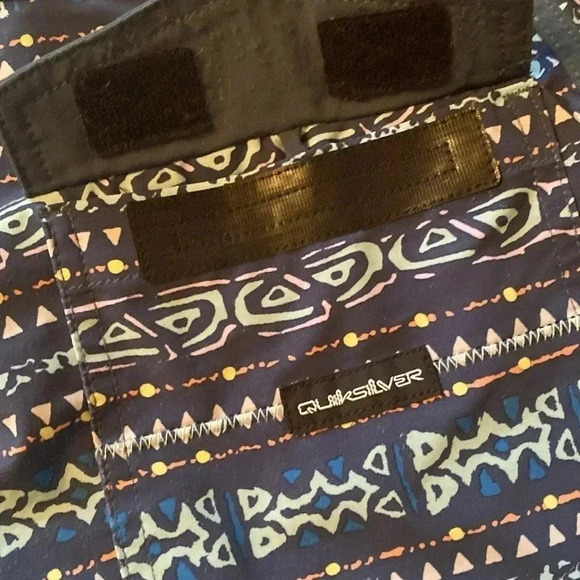 Quicksilver men’s surf silk size 32 - blue with tribal pattern - Picture 6 of 8